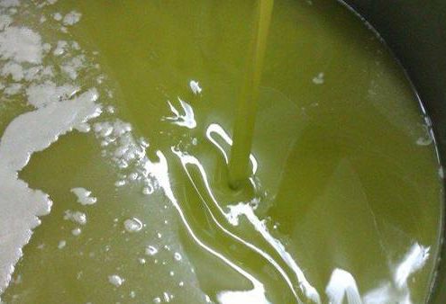 olio pugliese non filtrato e spremuto a freddo