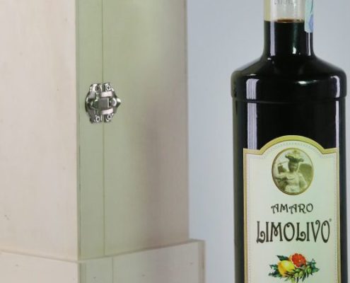 amaro limolive con agrumi e foglie di ulivo