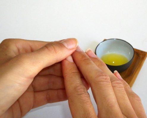 olio di oliva per rinforzare le unghie