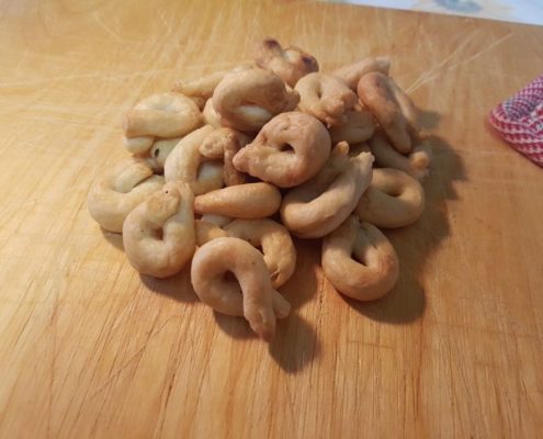 come preparare i taralli pugliesi con olio extravergine e vino