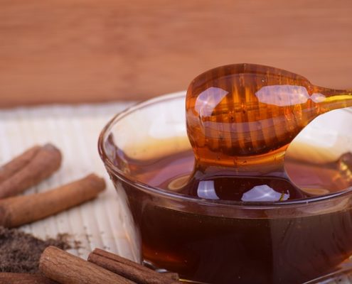 Olio di oliva, miele per trattamenti di bellezza per capelli e viso e preparazione di biscotti