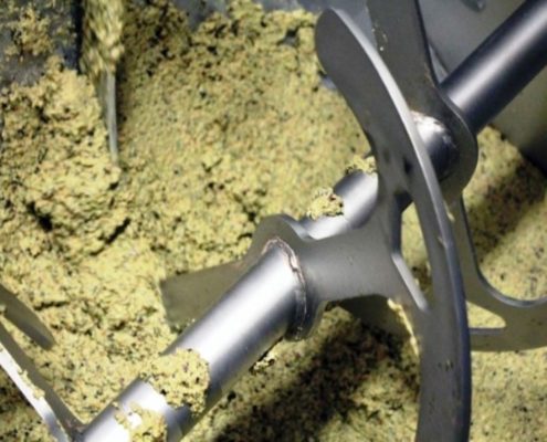 Gramolatura: passaggio fondamentale per estrarre Olio Evo