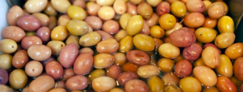 Come preparare le olive in salamoia: ricetta e consigli sulla conservazione