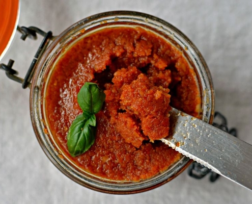 Pesto di Pomodori sott'olio e noci