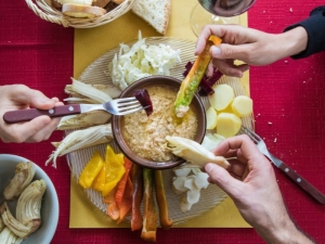 L’Arte della Bagna Cauda Usare l’Olio Evo per un Gusto Unico